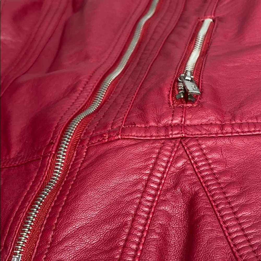 Red leather jacket - Picture 3 of 10